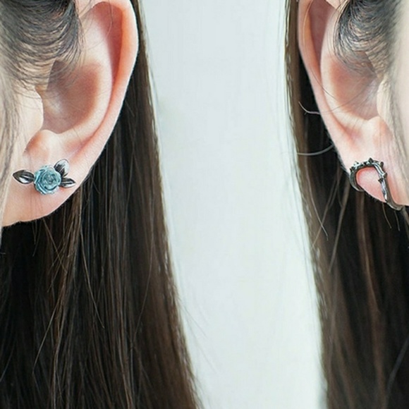 Black Rose Thorny Vine Asymmetrical Earrings ring - Picture 2 of 5